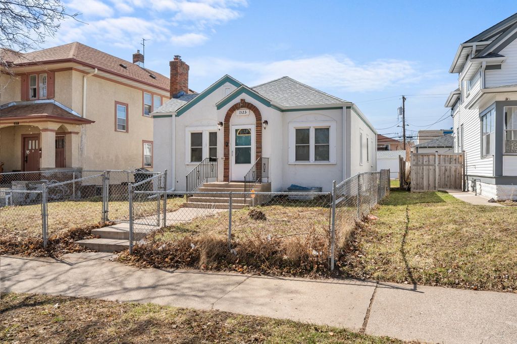 Photo of 1523 Queen Avenue N, Minneapolis, MN 55411 (MLS # 7050347)