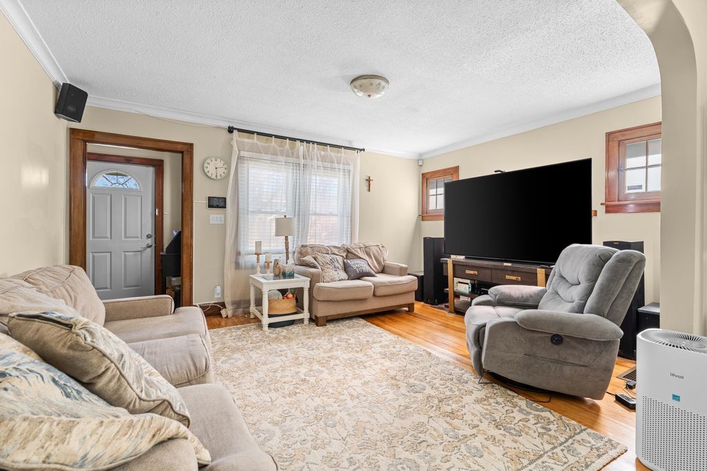 Photo of 1523 Queen Avenue N, Minneapolis, MN 55411 (MLS # 7050347)