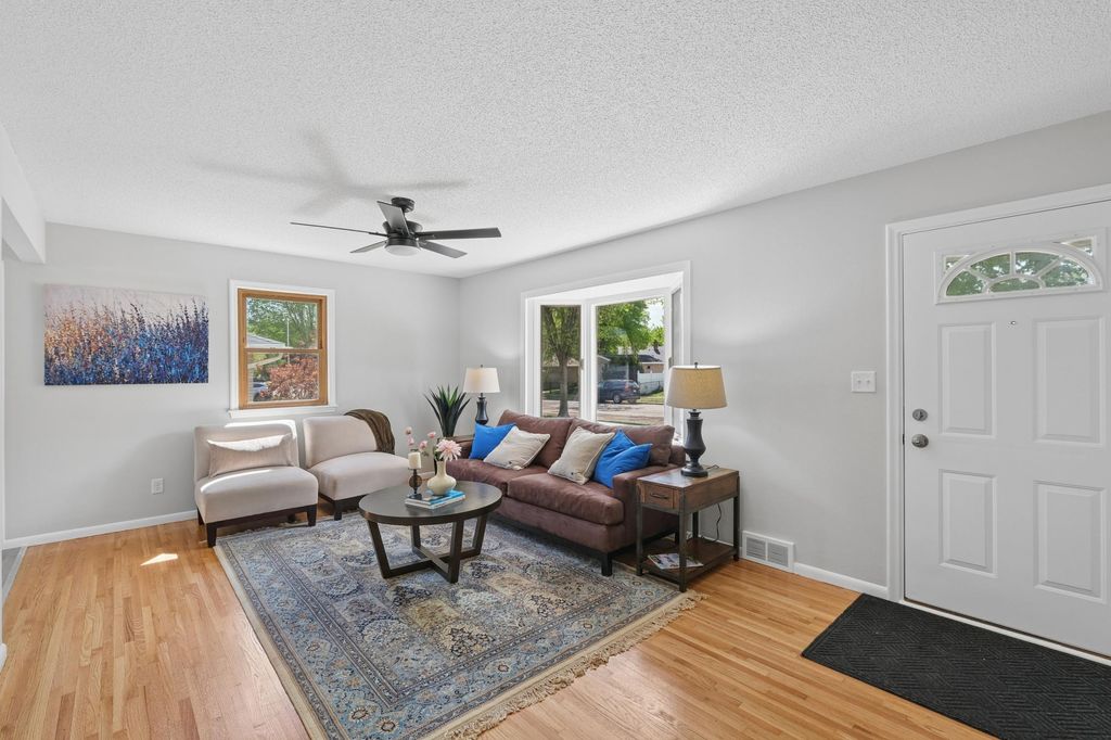 Photo of 2203 Maryland Avenue E, Saint Paul, MN 55119 (MLS # 7074532)
