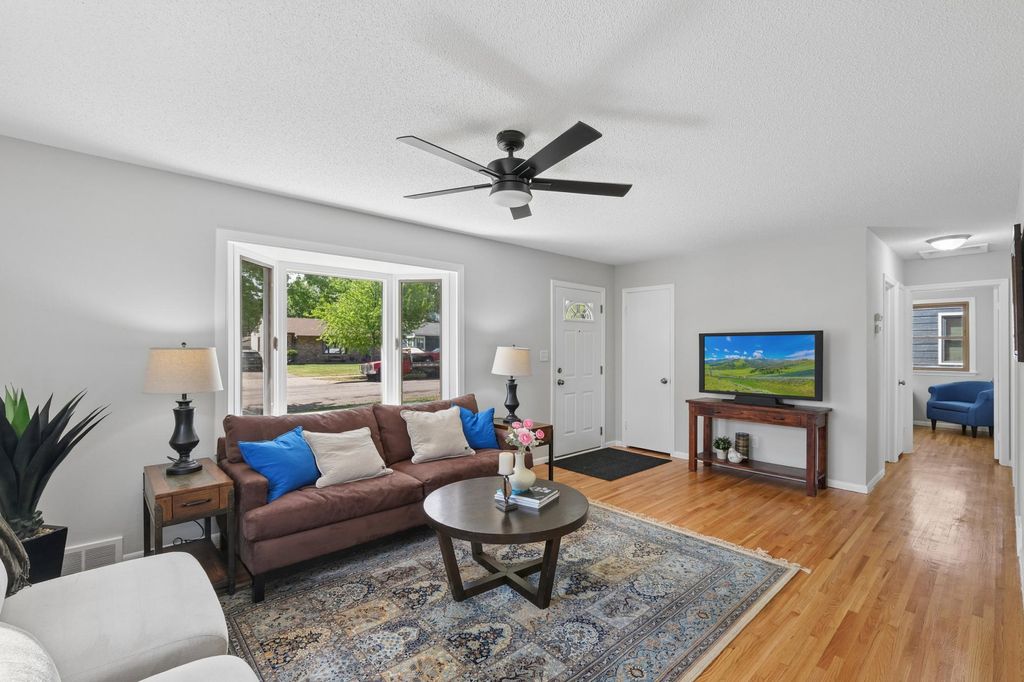 Photo of 2203 Maryland Avenue E, Saint Paul, MN 55119 (MLS # 7074532)