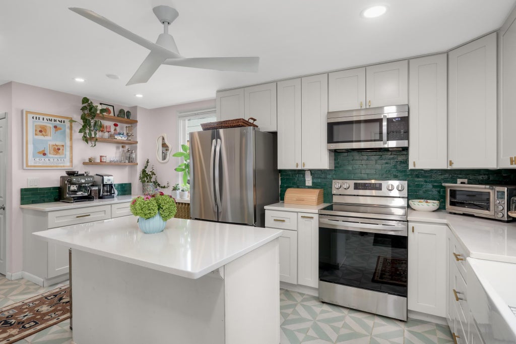 Photo of 823 Armstrong Avenue, Saint Paul, MN 55102 (MLS # 7157241)