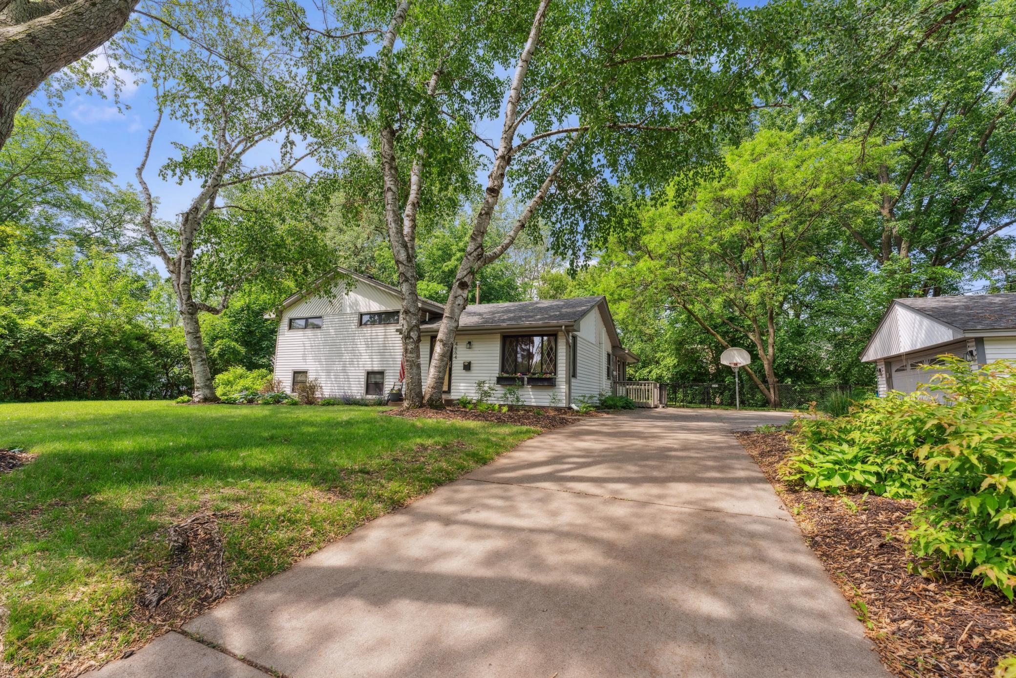 4664 Morris Lane
