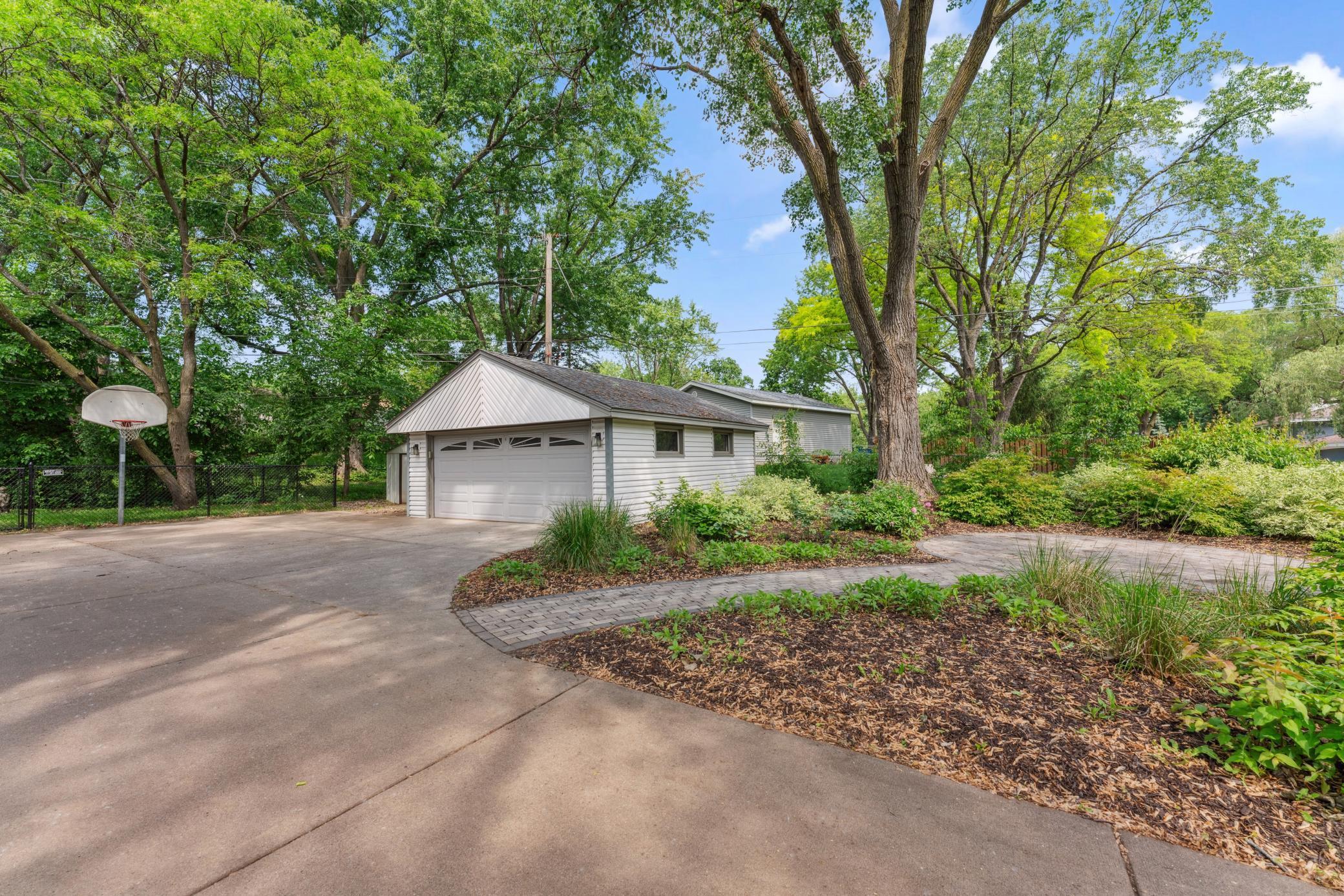 4664 Morris Lane