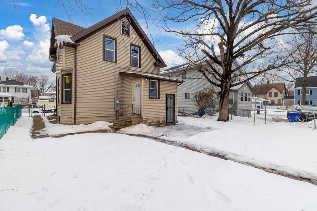 Photo of 1436 Payne Avenue, Saint Paul, MN 55130 (MLS # 7006956)