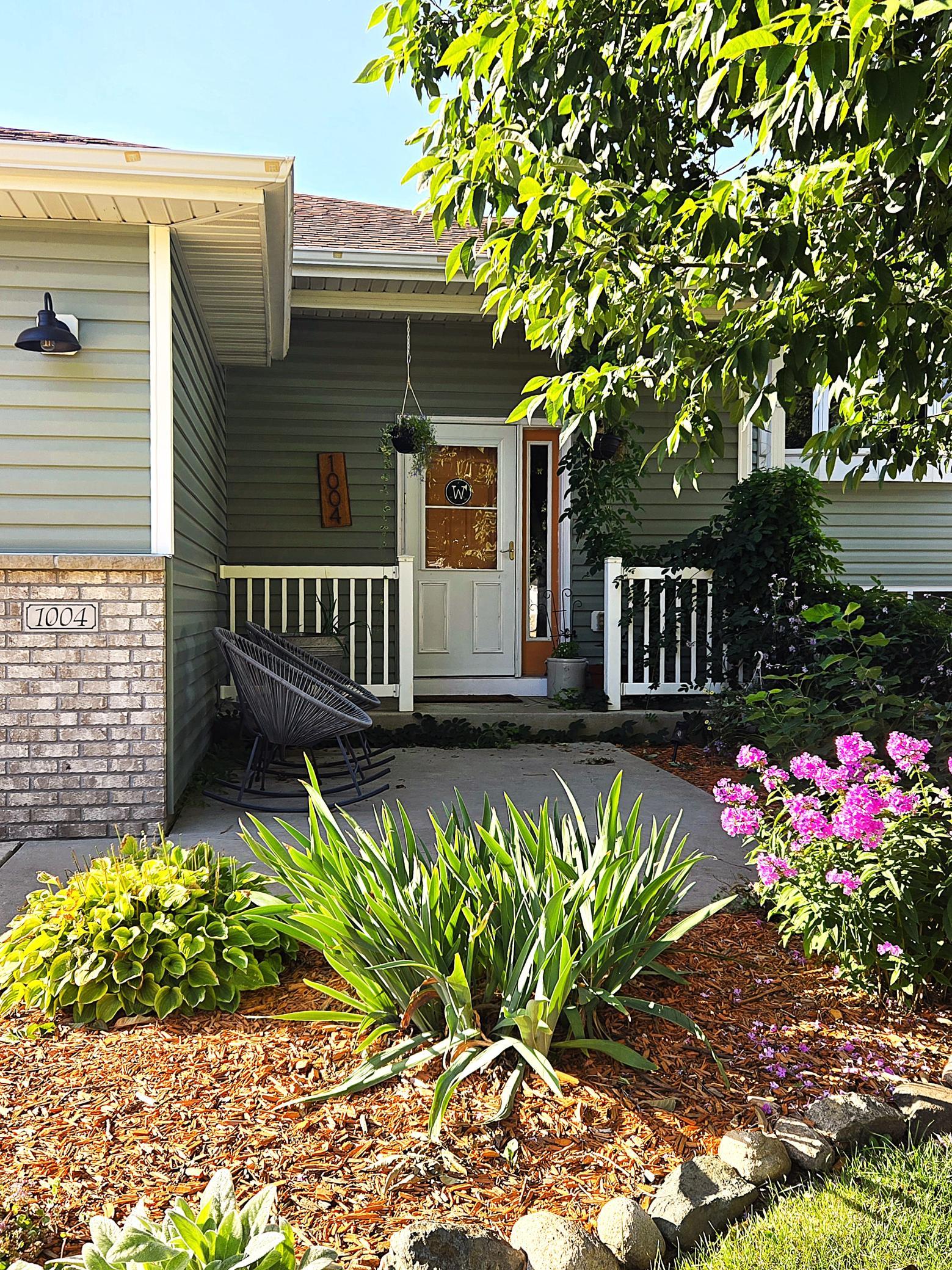 1004 2nd Street SE
