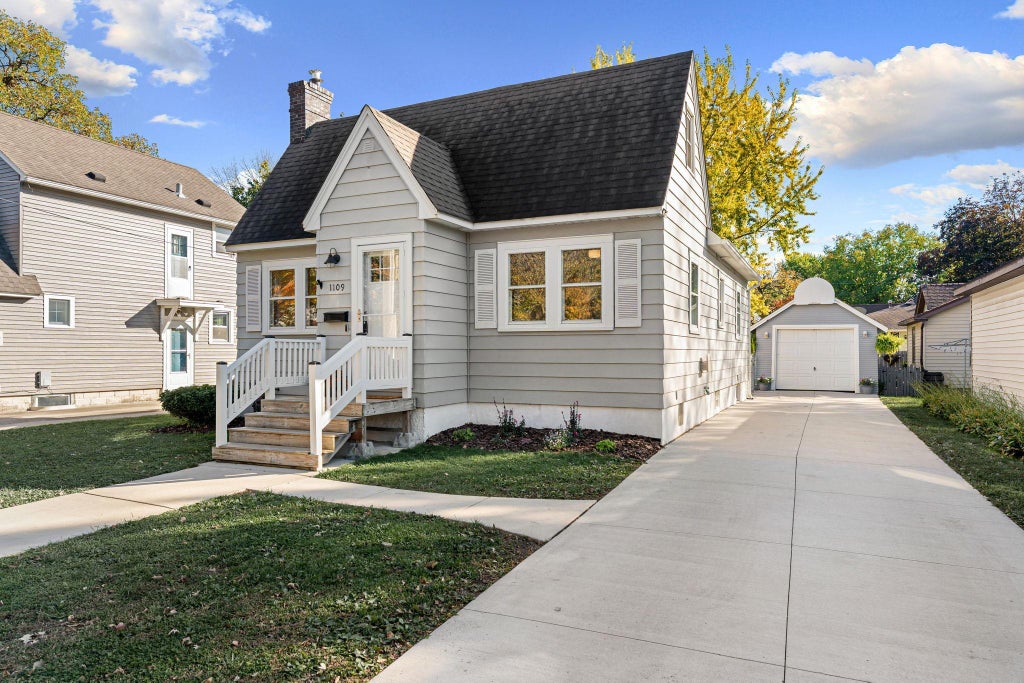 Photo of 1109 6th Avenue NW, Austin, MN 55912 (MLS # 7161004)