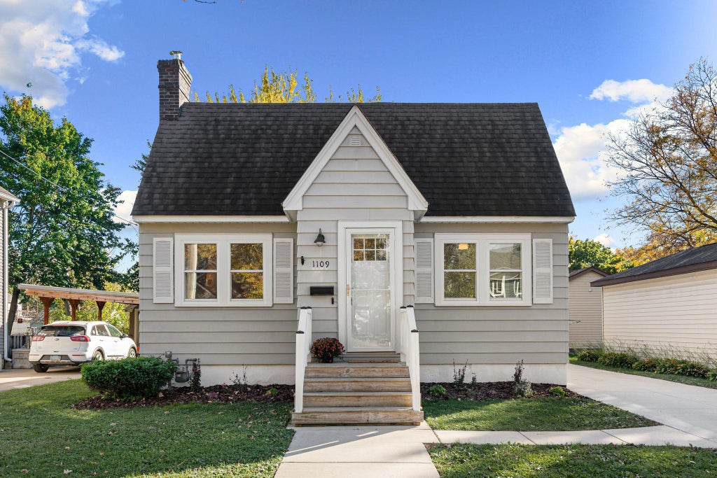 Photo of 1109 6th Avenue NW, Austin, MN 55912 (MLS # 7161004)