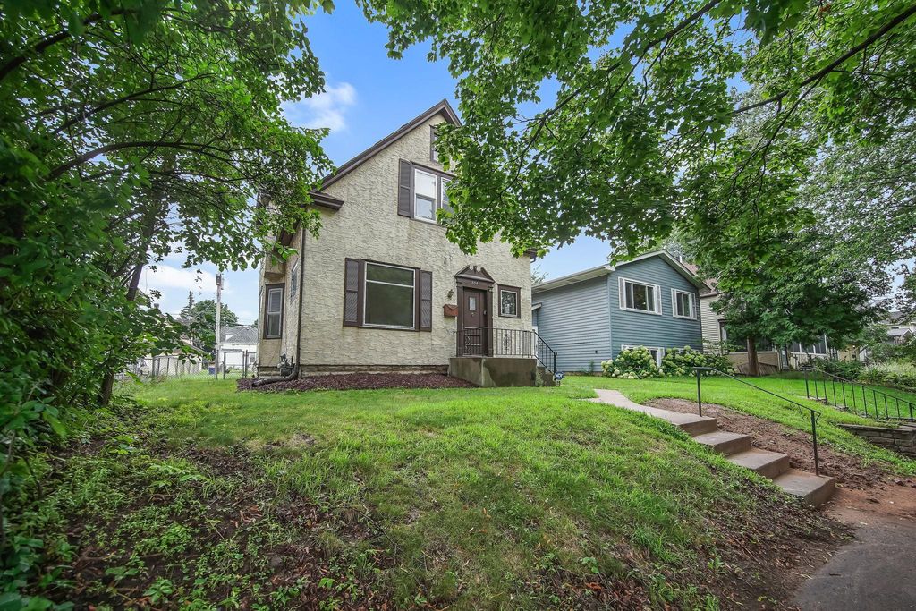 Photo of 804 Hawthorne Avenue E, Saint Paul, MN 55106 (MLS # 7053278)