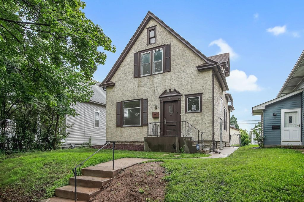 Photo of 804 Hawthorne Avenue E, Saint Paul, MN 55106 (MLS # 7053278)