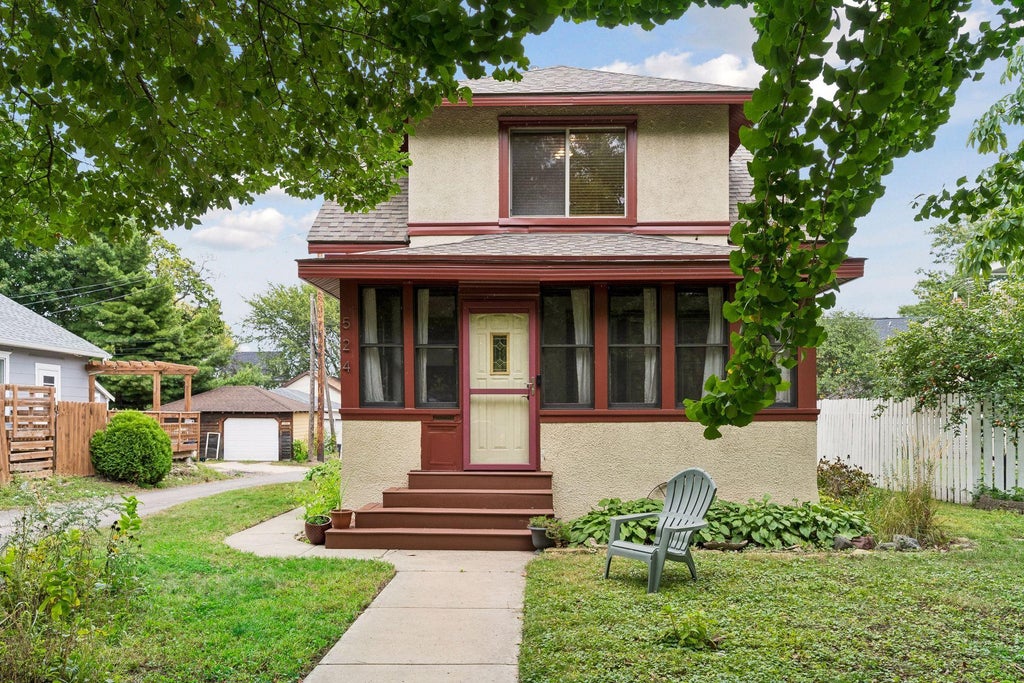 Photo of 524 Lexington Parkway N, Saint Paul, MN 55104 (MLS # 7151166)