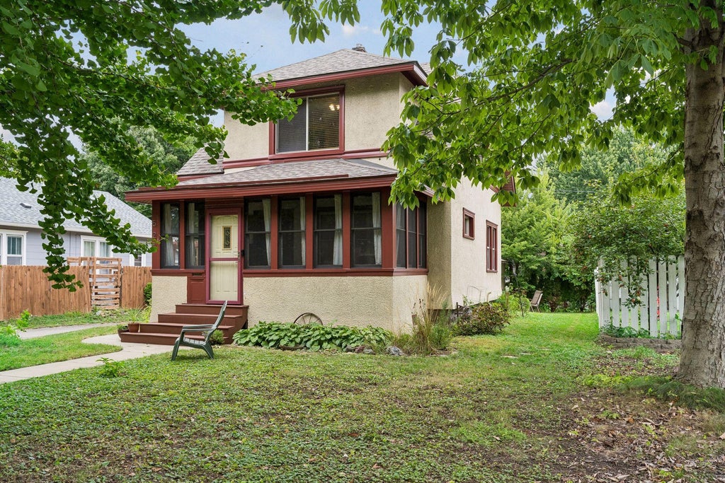 Photo of 524 Lexington Parkway N, Saint Paul, MN 55104 (MLS # 7151166)
