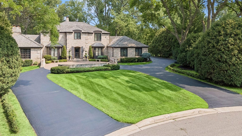 Photo of 5804 Long Brake Trail, Edina, MN 55439 (MLS # 7127098)