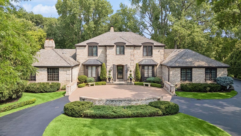 Photo of 5804 Long Brake Trail, Edina, MN 55439 (MLS # 7127098)