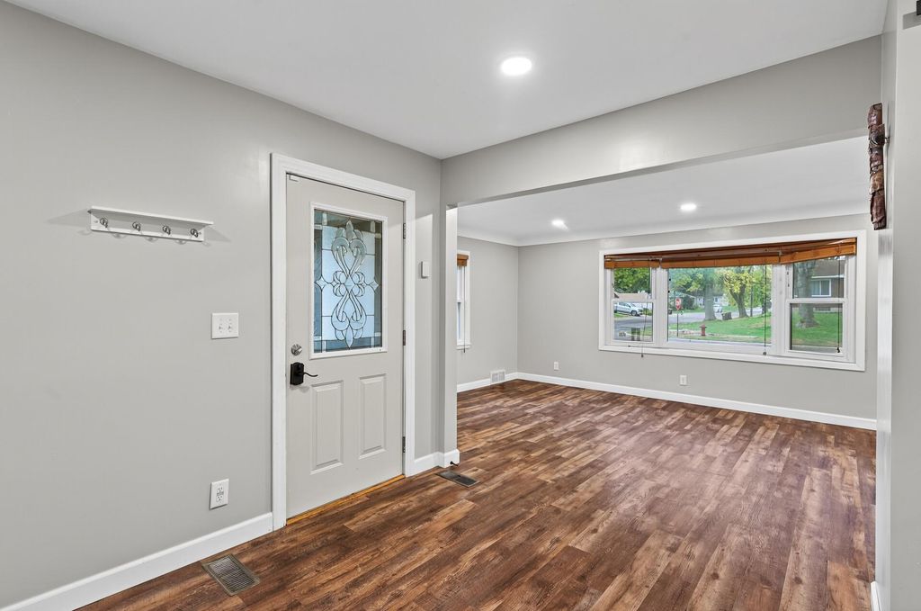 Photo of 1172 Ottawa Avenue, West Saint Paul, MN 55118 (MLS # 7000793)