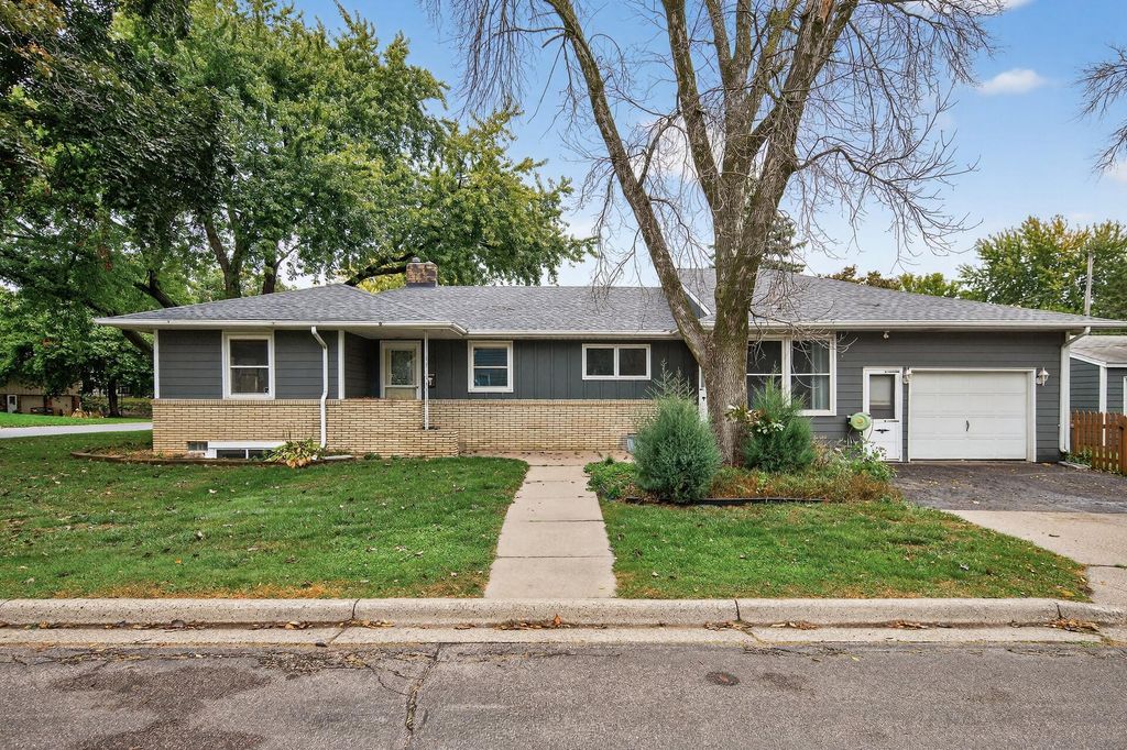 Photo of 1172 Ottawa Avenue, West Saint Paul, MN 55118 (MLS # 7000793)