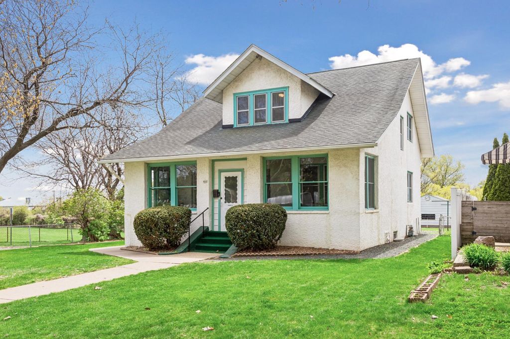 Photo of 982 Topping Street, Saint Paul, MN 55103 (MLS # 7030085)