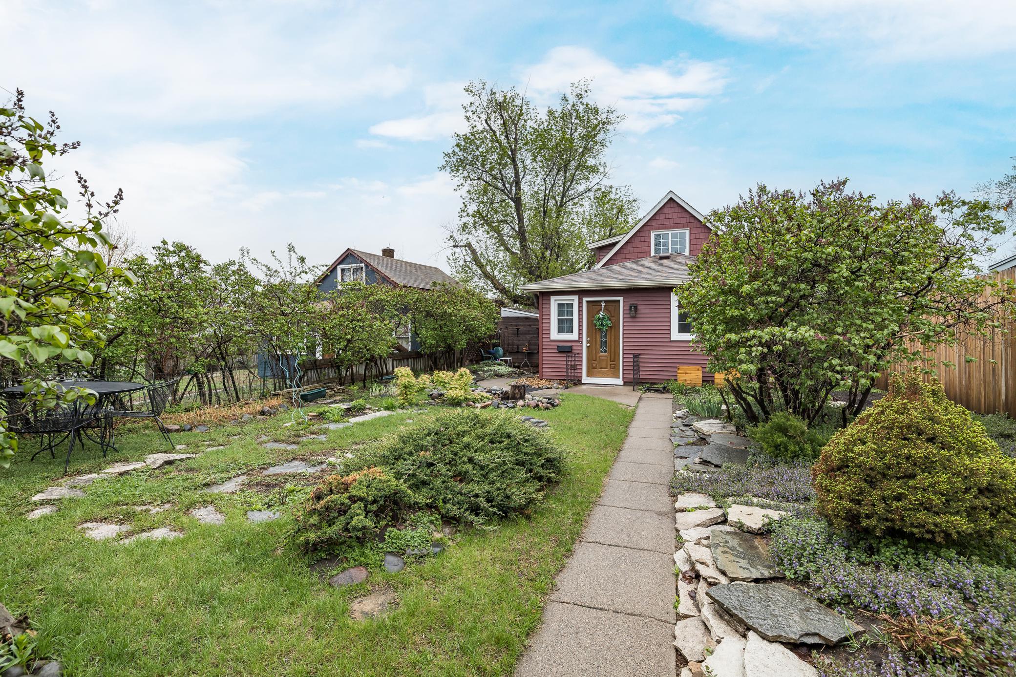 3466 3rd Street NE