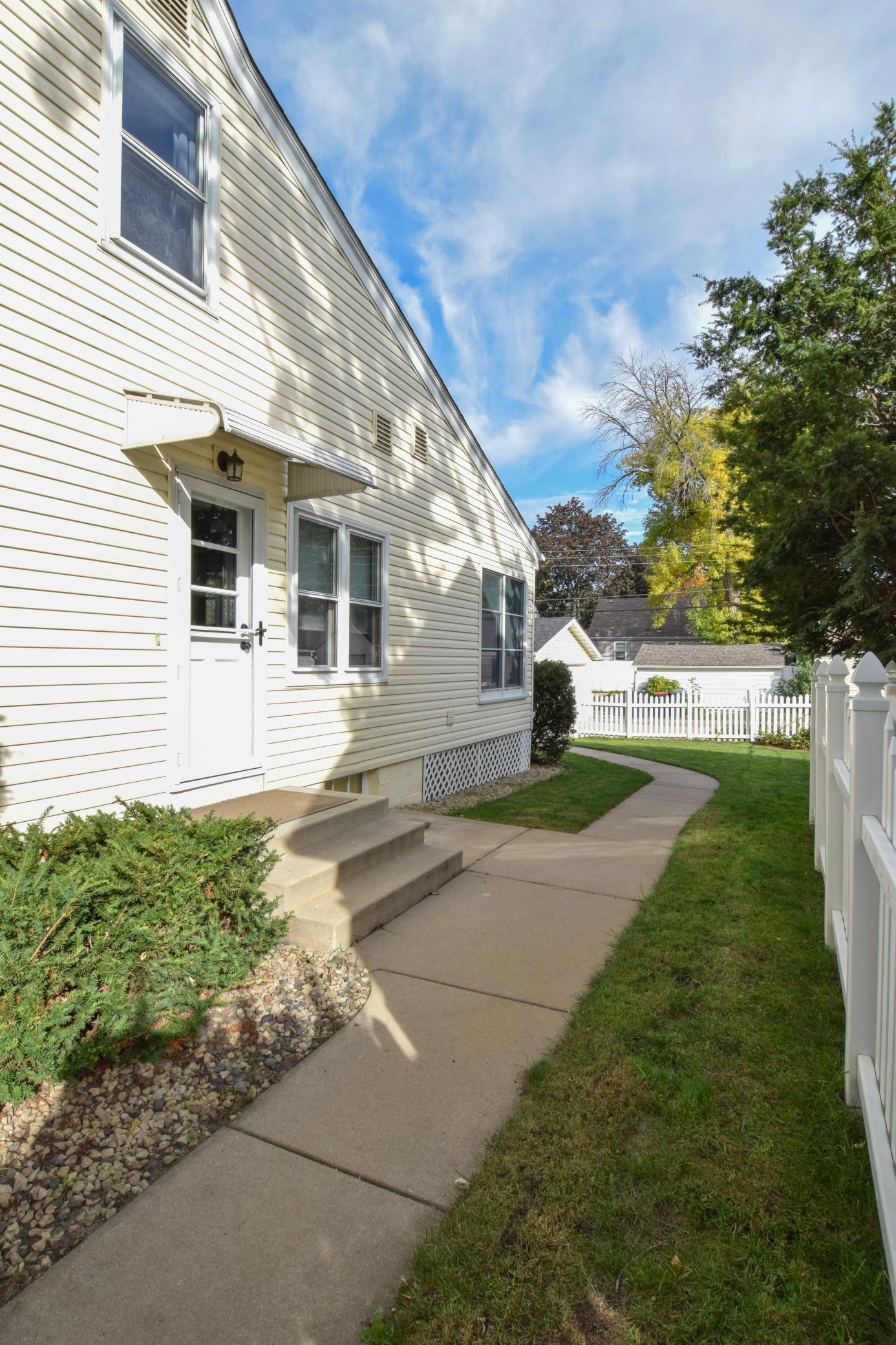 2123 Fairway Drive NE