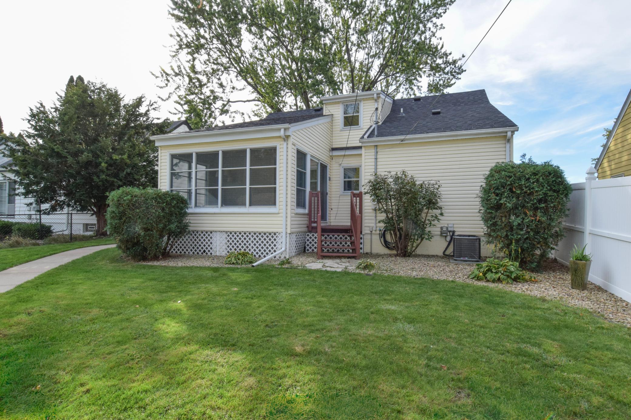2123 Fairway Drive NE