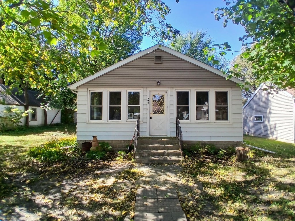 Photo of 308 S Main Street, Sherburn, MN 56171 (MLS # 7158373)