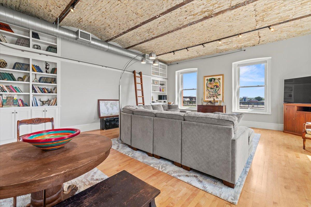 300 Wall Street 306