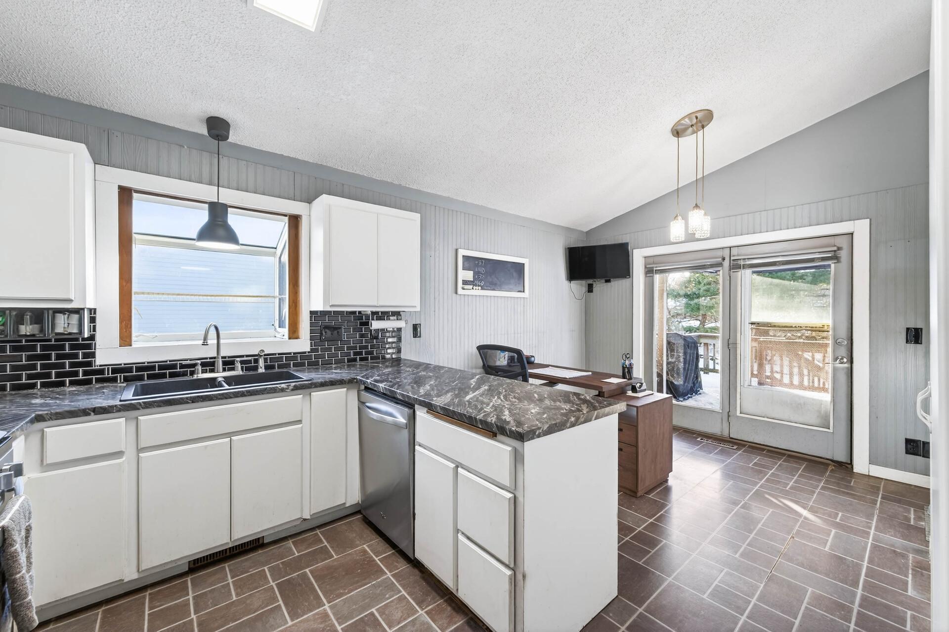 2840 Henslow Avenue N