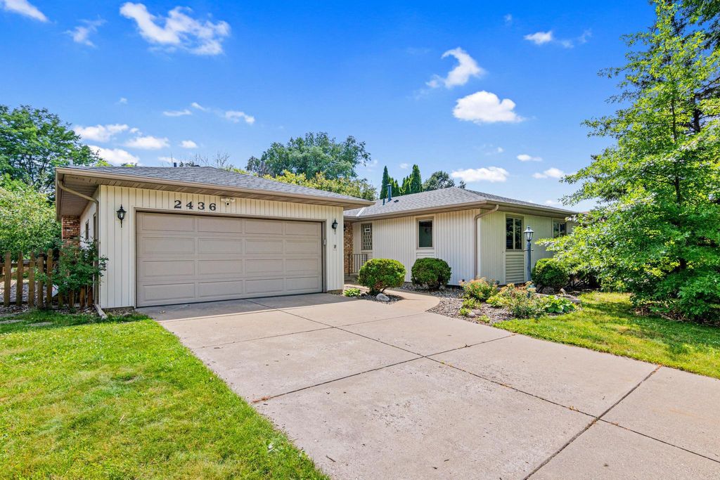 Photo of 2436 Standridge Avenue, Maplewood, MN 55109 (MLS # 7101235)