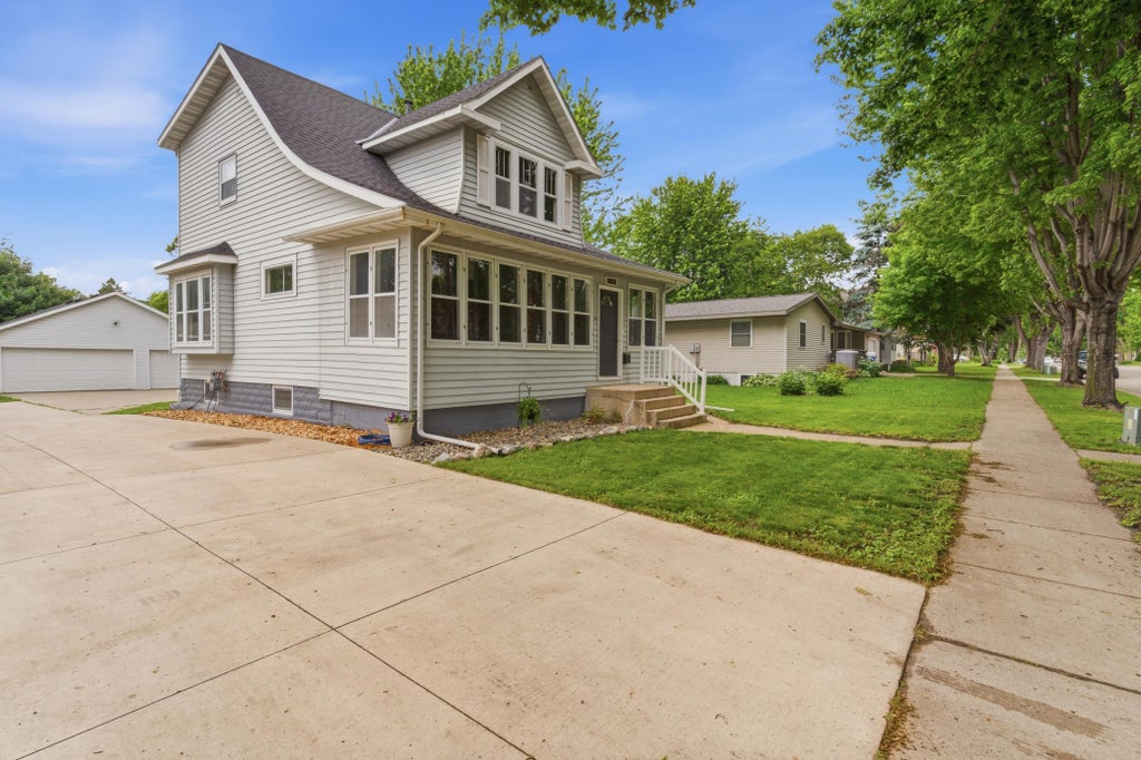 Photo of 1020 5th Street SW, Willmar, MN 56201 (MLS # 7085595)