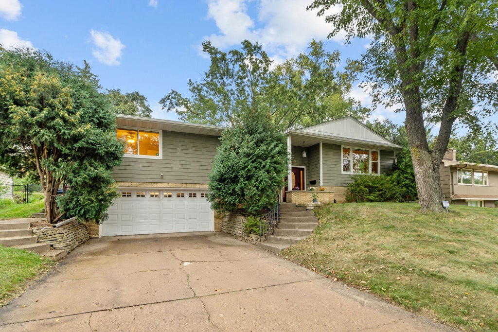 Photo of 2401 Gettysburg Avenue S, Saint Louis Park, MN 55426 (MLS # 7132359)