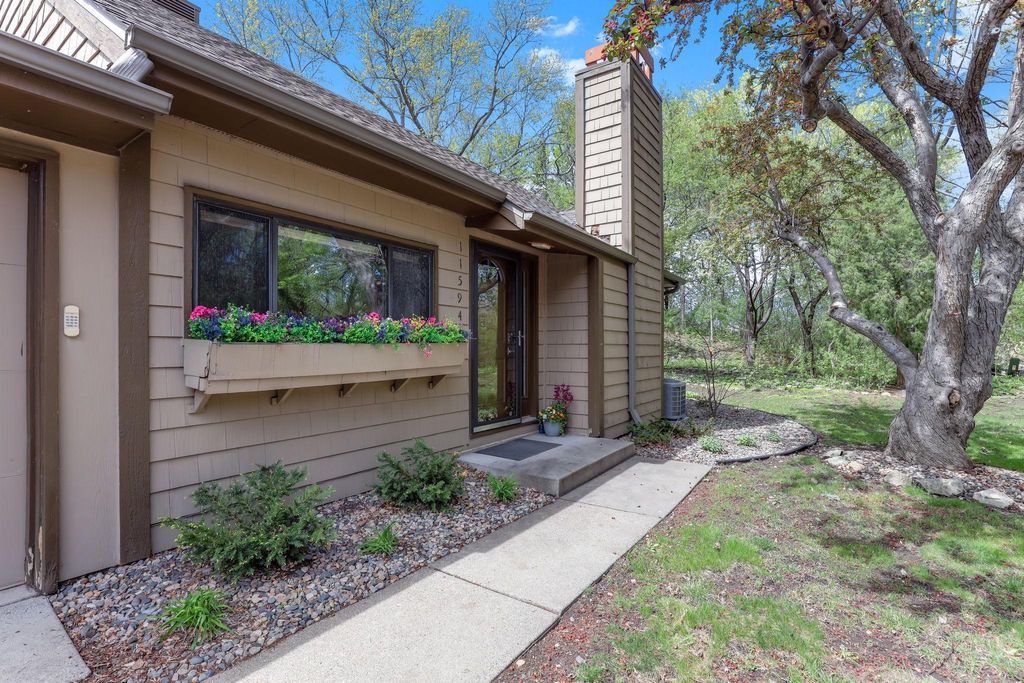 Photo of 11594 Carriage Court, Eden Prairie, MN 55344 (MLS # 7066079)