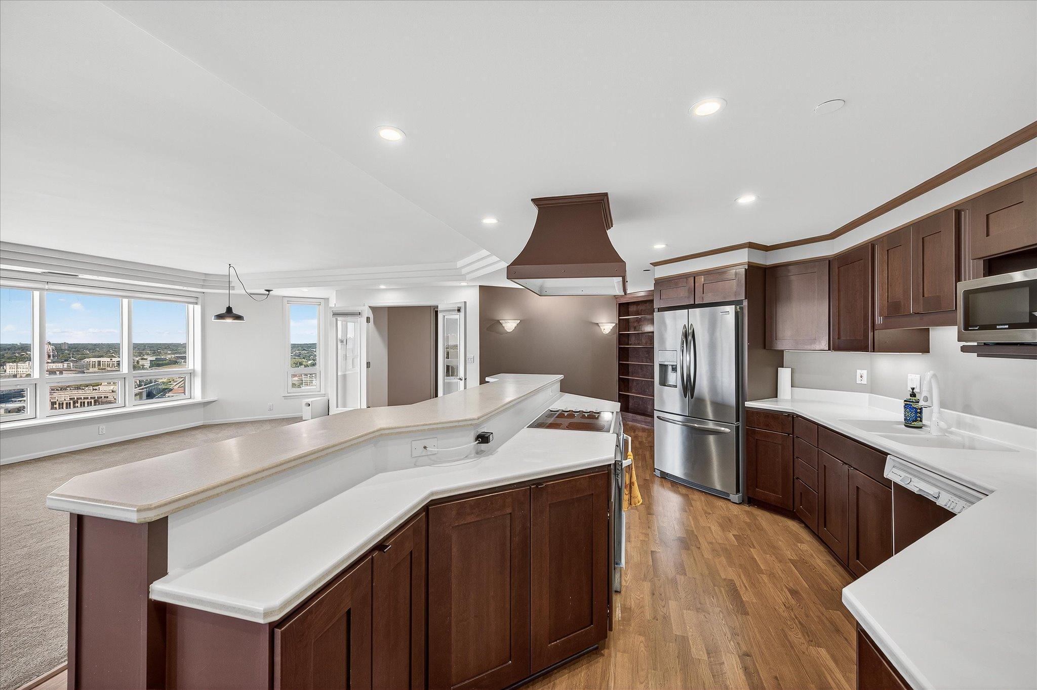 168 6th Street E 3501/3506