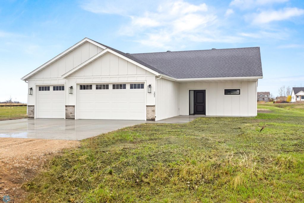 Photo of 202 NEUMAN Boulevard, Colfax, ND 58018 (MLS # 6712600)