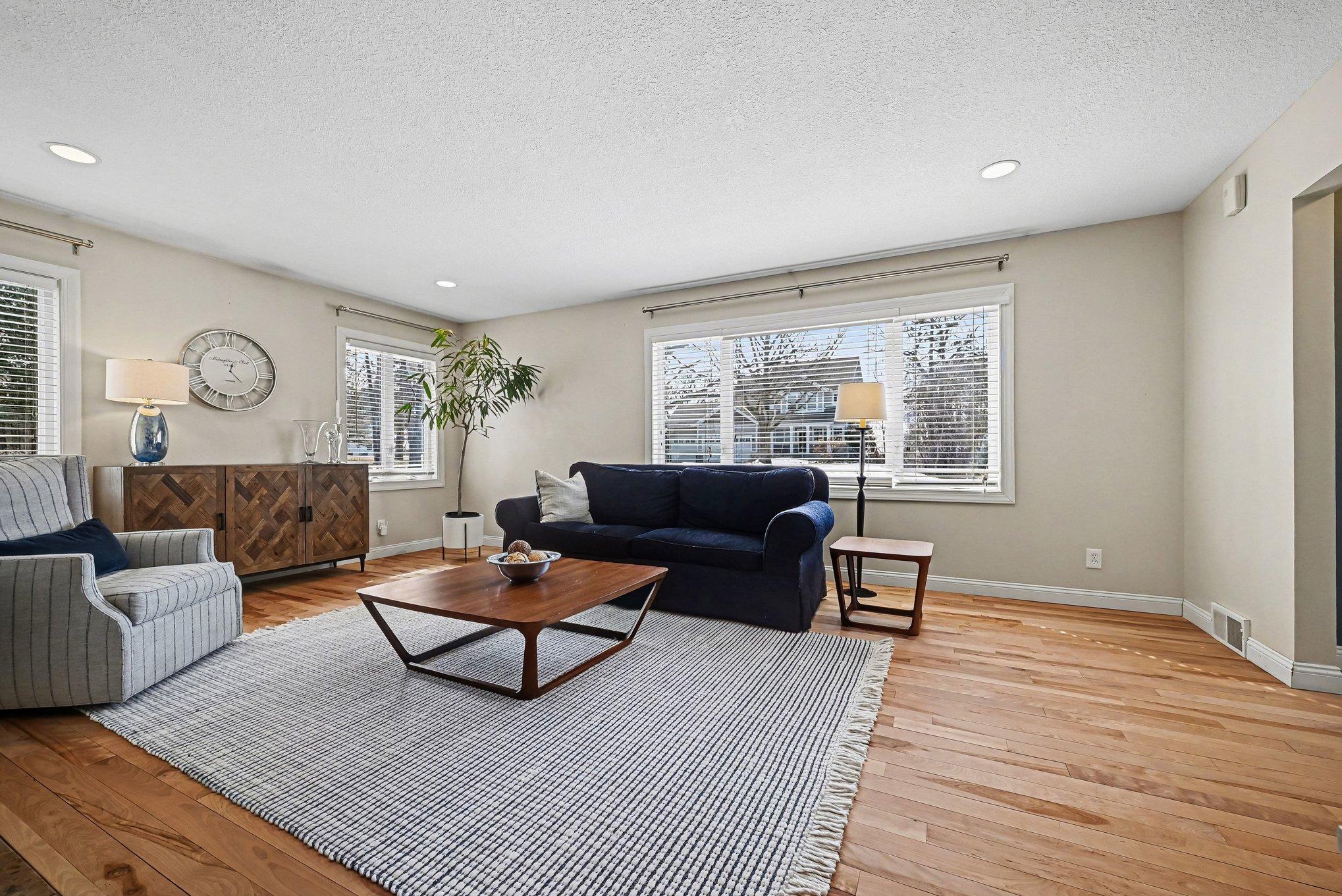 4713 Fairhills Road W