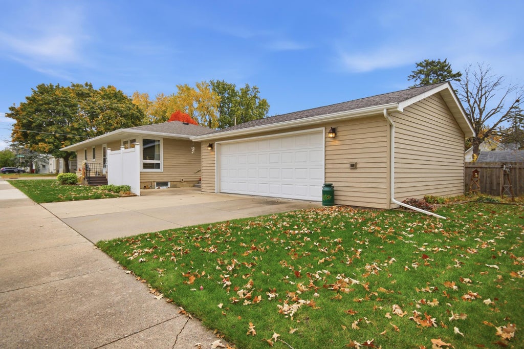 Photo of 610 8th Street NW, Austin, MN 55912 (MLS # 7164806)
