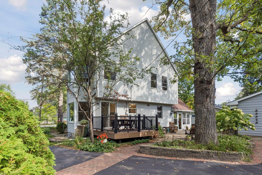 Photo of 730 County Road B2 W, Roseville, MN 55113 (MLS # 7145280)