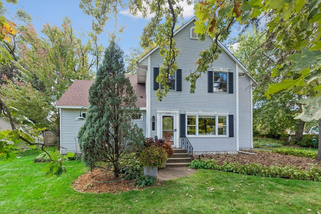 Photo of 730 County Road B2 W, Roseville, MN 55113 (MLS # 7145280)