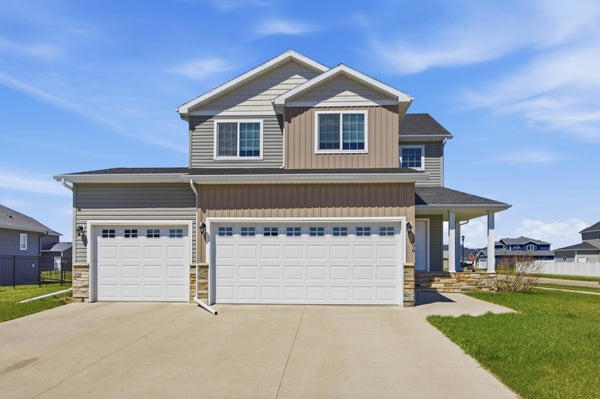 1206 COMMANDER DR W, WEST FARGO, ND 58078 - Image dfbbbb6aced53e33d1eef76834bbacb9/3539412912