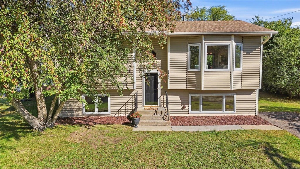 Photo of 1420 Sylvan Street, Saint Paul, MN 55117 (MLS # 7125682)