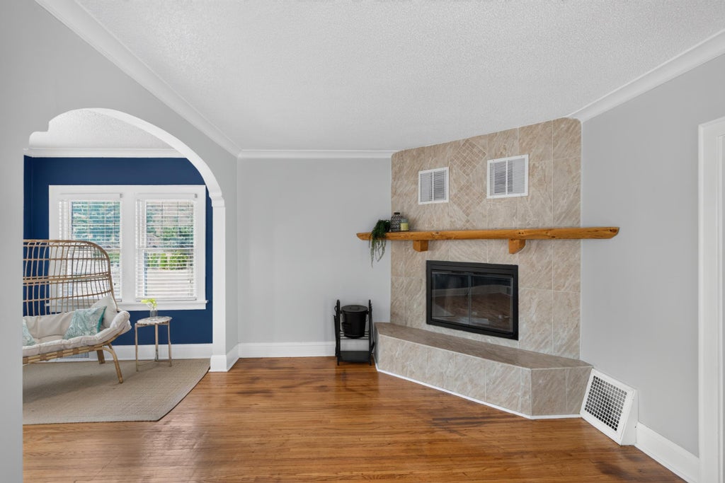Photo of 2946 Vincent Avenue N, Minneapolis, MN 55411 (MLS # 7163147)
