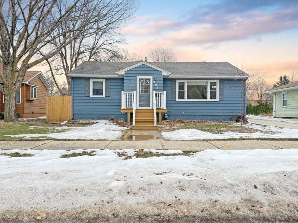 Photo of 901 Redwood Drive, Fairmont, MN 56031 (MLS # 7018767)