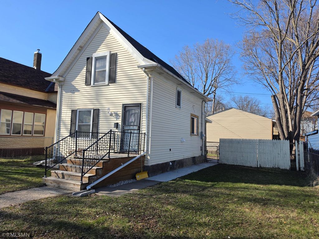 Photo of 853 Conway Street, Saint Paul, MN 55106 (MLS # 7050517)