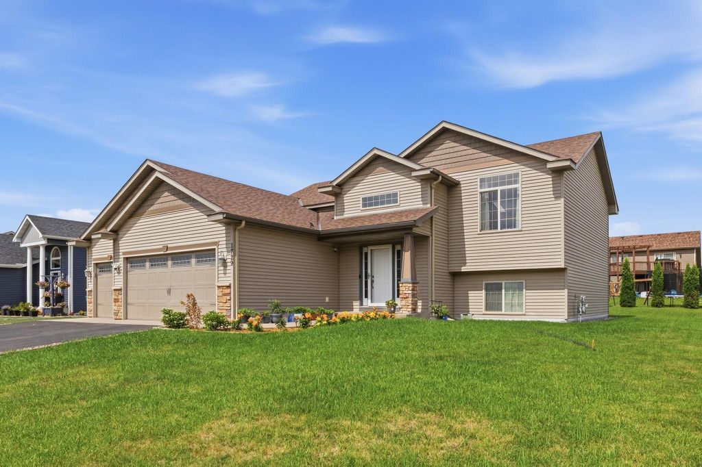 Photo of 1729 Prairie View Lane NE, Sauk Rapids, MN 56379 (MLS # 7104960)