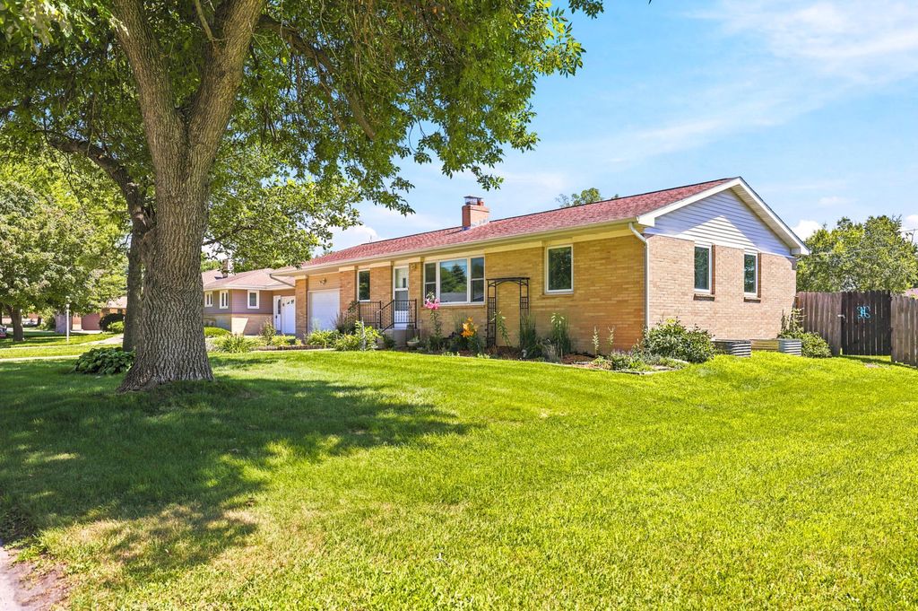 Photo of 325 6th Street NW, Buffalo Lake, MN 55314 (MLS # 7110011)