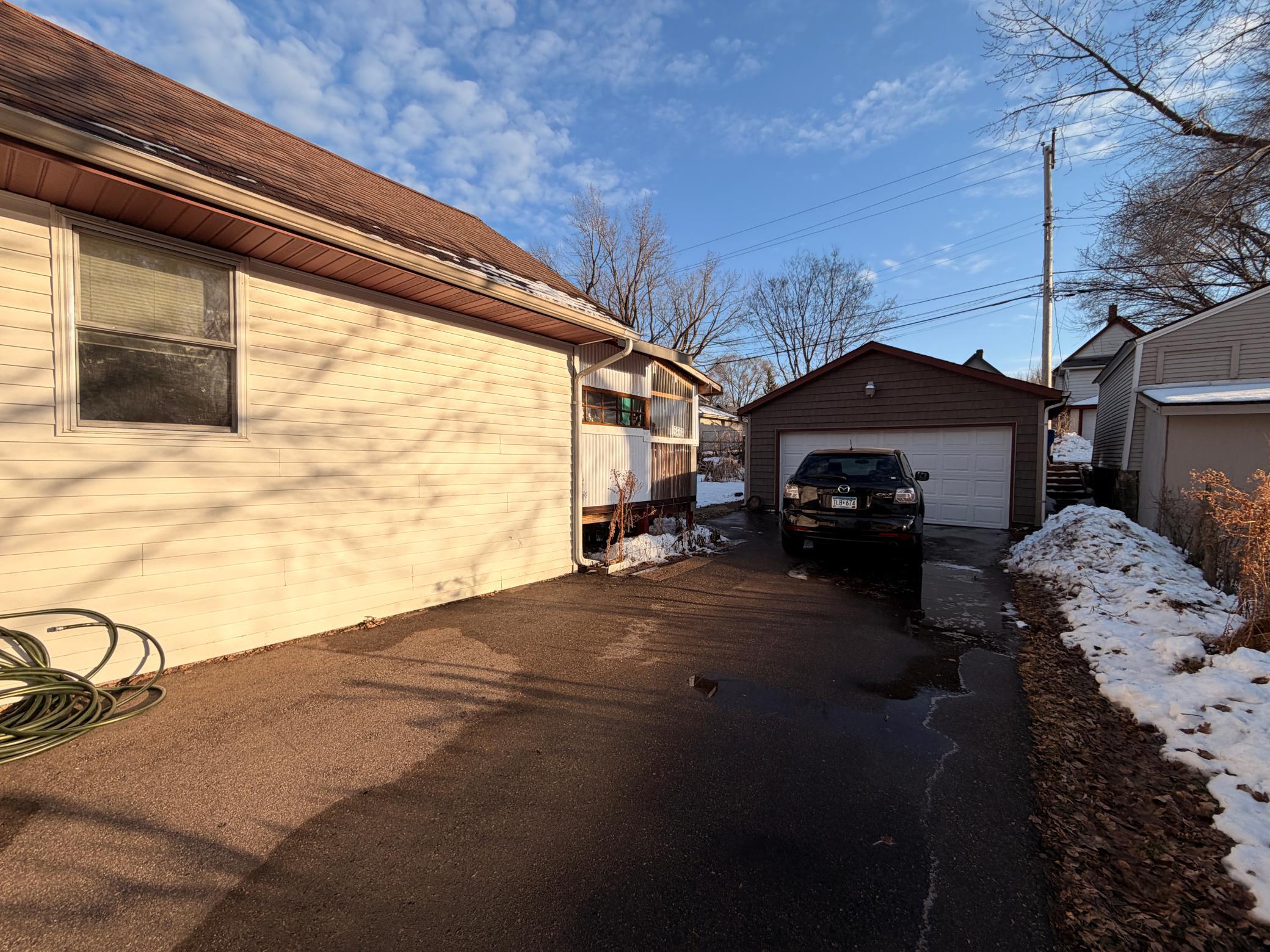 102 Geranium Avenue W