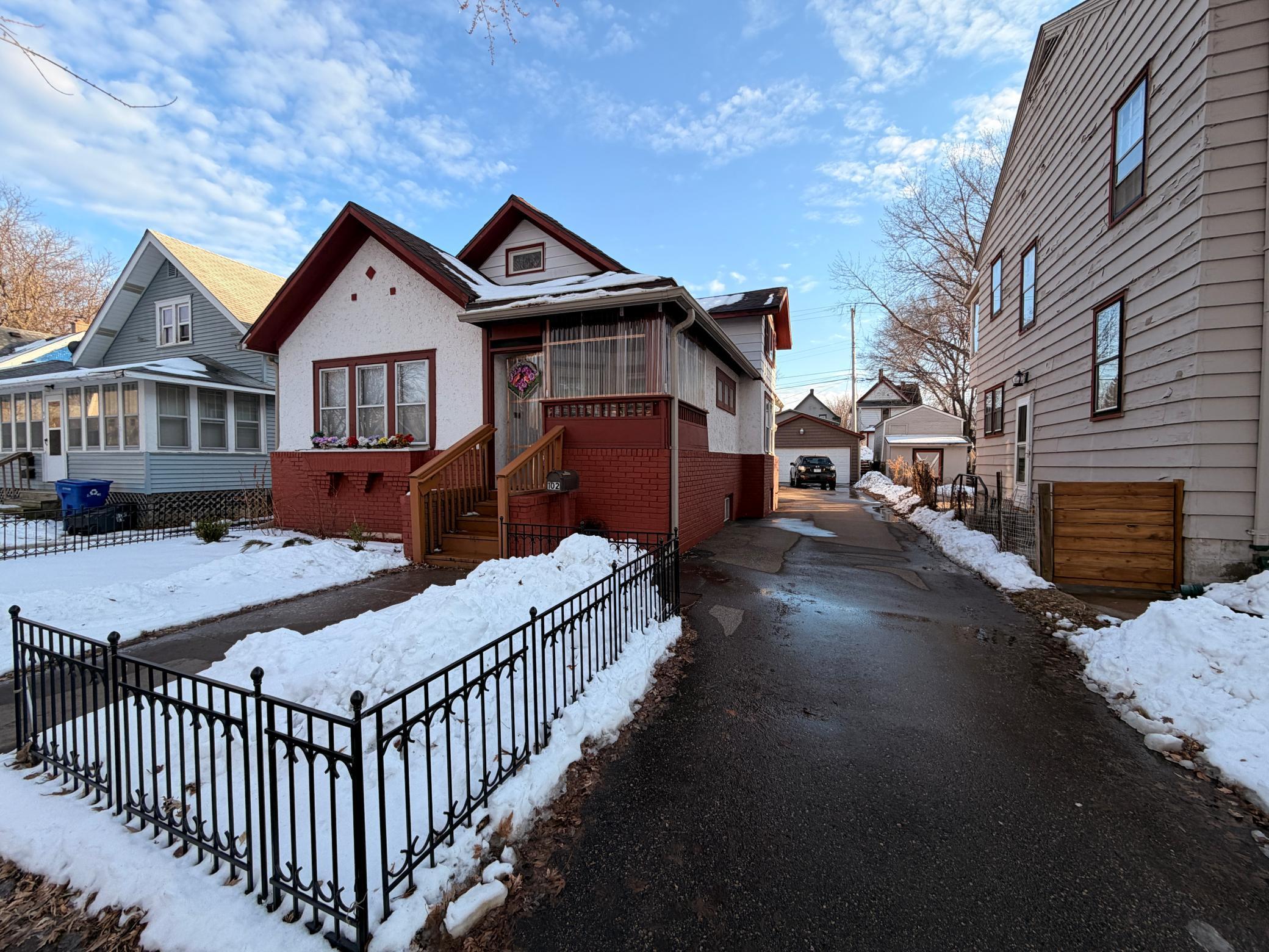 102 Geranium Avenue W