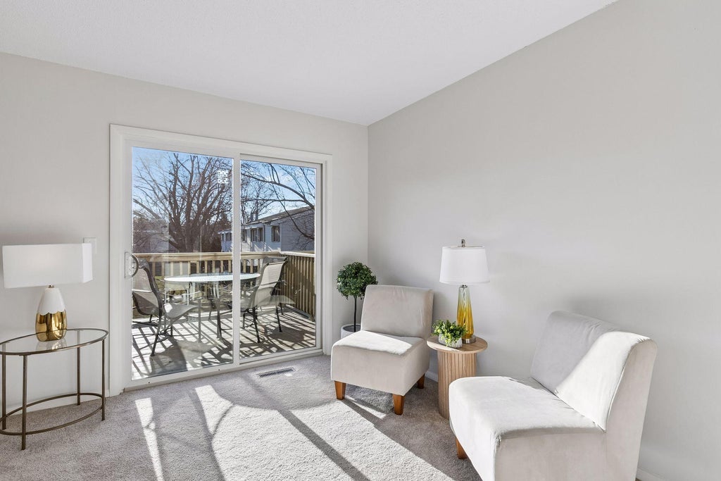 Photo of 411 Dorland Place S, Maplewood, MN 55119 (MLS # 7122391)