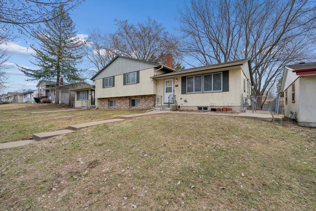 Photo of 1586 Pacific St, Saint Paul, MN 55106 (MLS # 7047411)