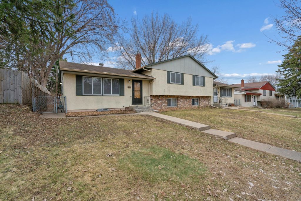 Photo of 1586 Pacific St, Saint Paul, MN 55106 (MLS # 7047411)