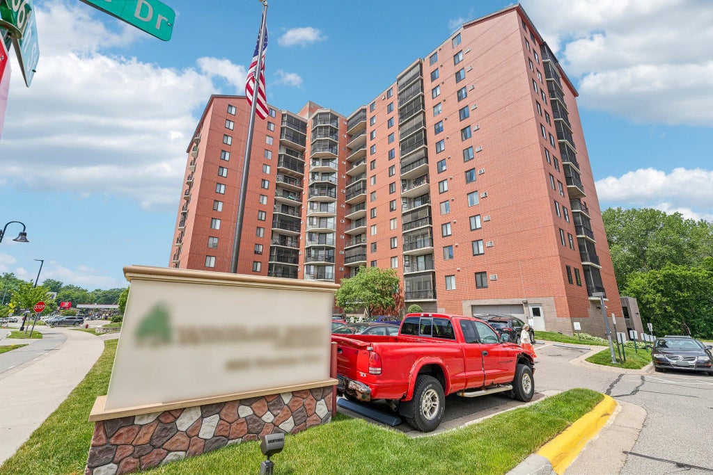 Photo of 6500 Woodlake Drive #702, Richfield, MN 55423 (MLS # 7085793)