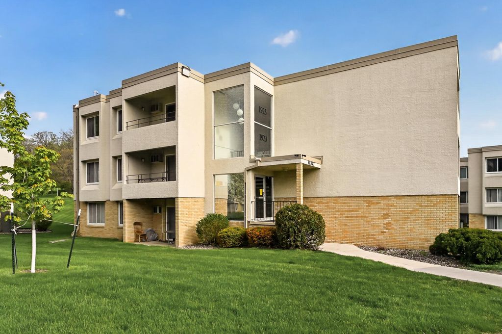 Photo of 1923 Viking Drive NW #24, Rochester, MN 55901 (MLS # 7071985)